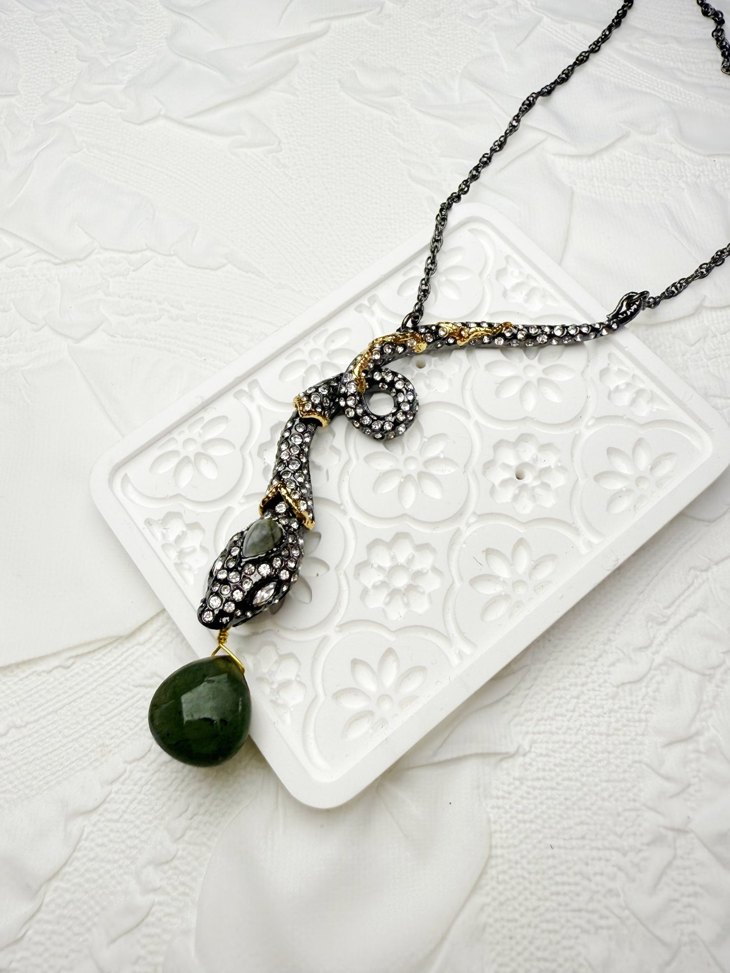 Luxury Niche Design Black-Gold Plated Copper Snake Pendant Necklace with Pave Zircon