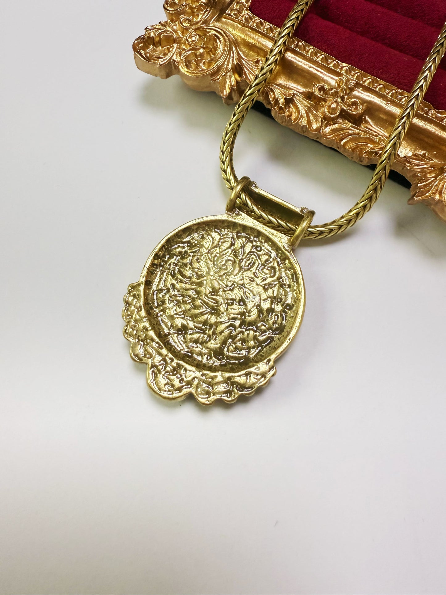 Vintage Minimalist Gold-Plated Brass Portrait Medallion Necklace with Green Agate Pendant Necklace