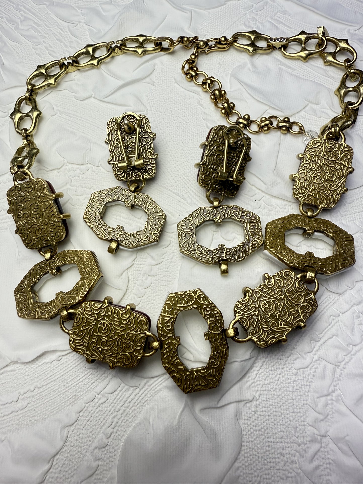 Vintage Heavy Craft 18K Gold-Plated Brass White Enamel & Purple Red Natural Stone Earrings Necklace Set