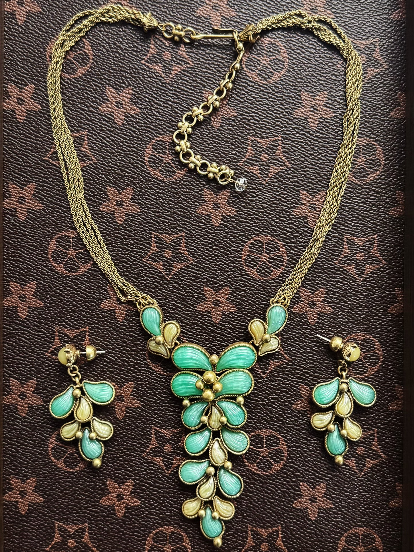 Vintage European Palace Style Gold-Plated Petal Tassel Necklace & Earring Set in Light Green