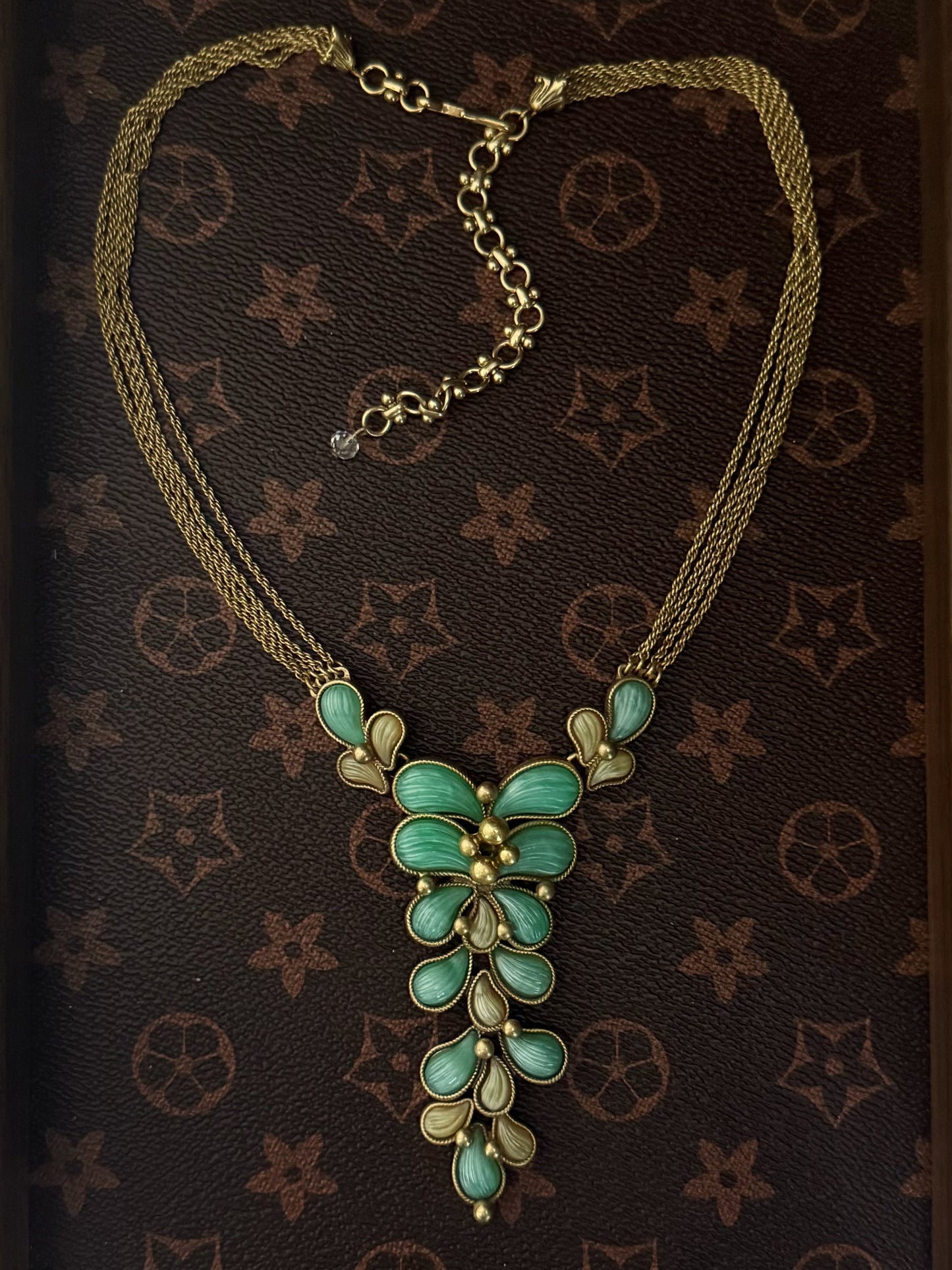 Vintage European Palace Style Gold-Plated Petal Tassel Necklace & Earring Set in Light Green