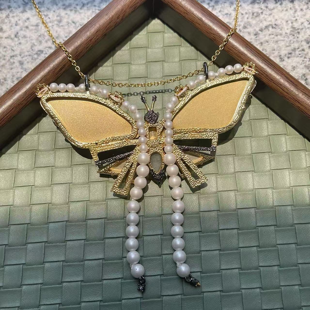 Vintage Niche Design Gold-Plated Copper Blue Butterfly & Pearl Tassel Necklace