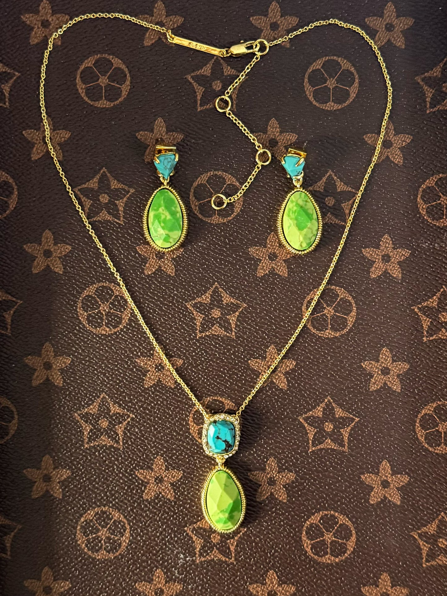 Genius Vintage Oval-Cut Turquoise Pendant Necklace – Gold-Plated Copper Indie Design