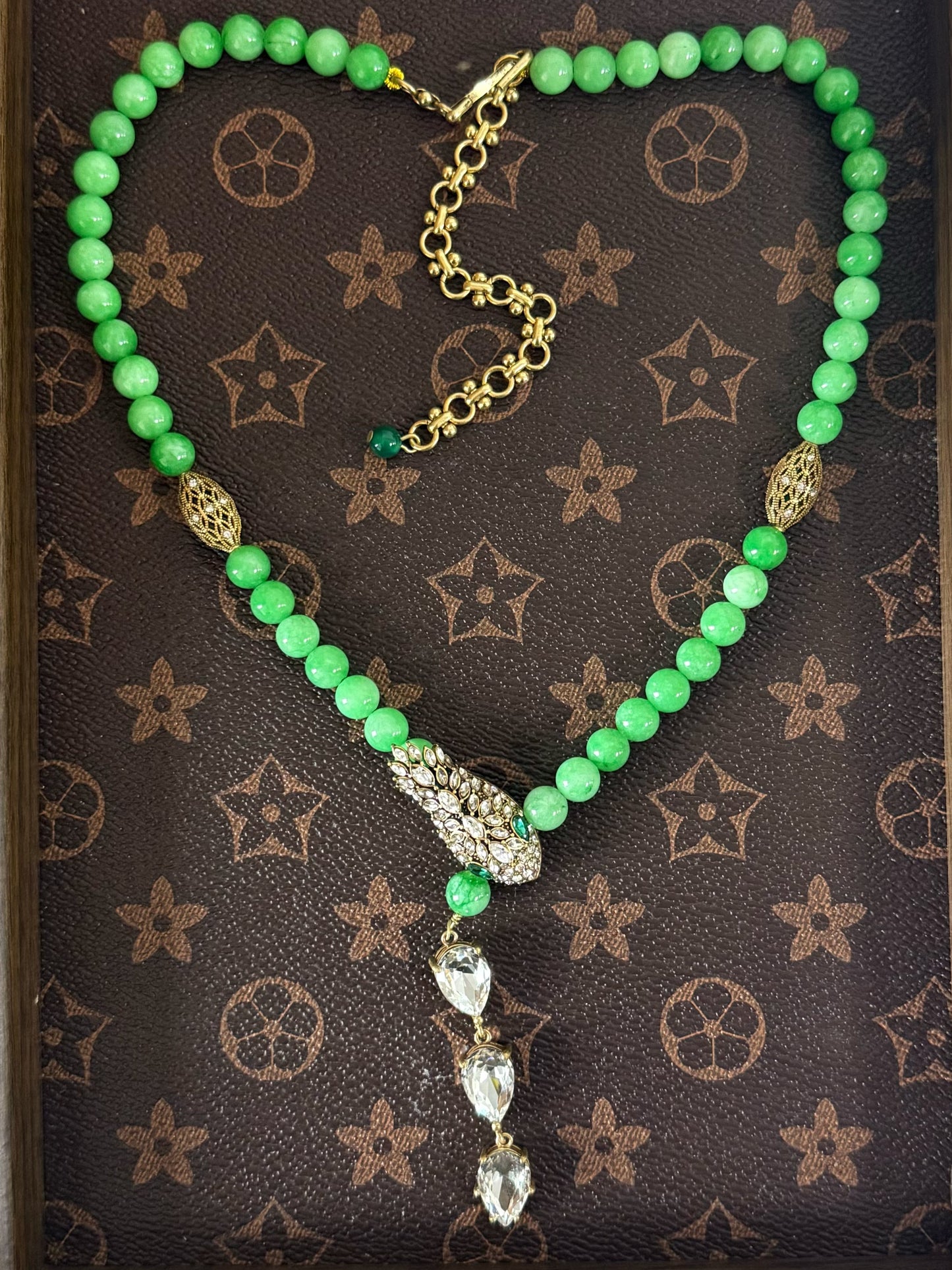 Vintage Green Natural Stone Necklace with Gold-Plated Zircon-Encrusted Serpent Pendant