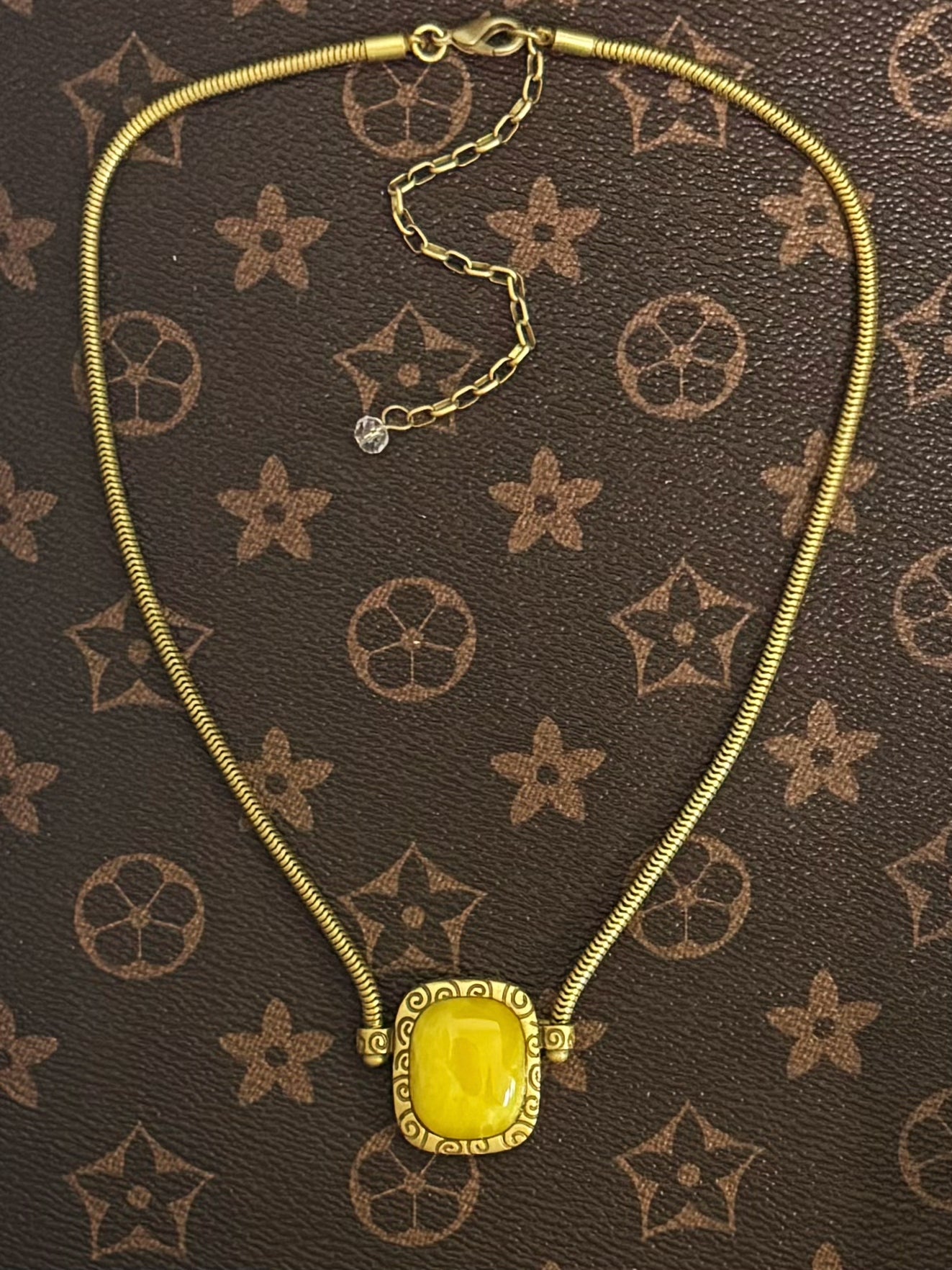 Elegant Vintage Yellow Gemstone Pendant Necklace – Gold-Plated Copper Minimalist Choker Style