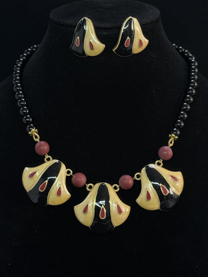 Vintage Black Art Glass & Monet-Inspired Enamel Leaf Jewelry Set – Earrings & Clavicle Necklace