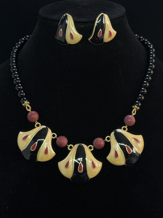 Vintage Black Art Glass & Monet-Inspired Enamel Leaf Jewelry Set – Earrings & Clavicle Necklace