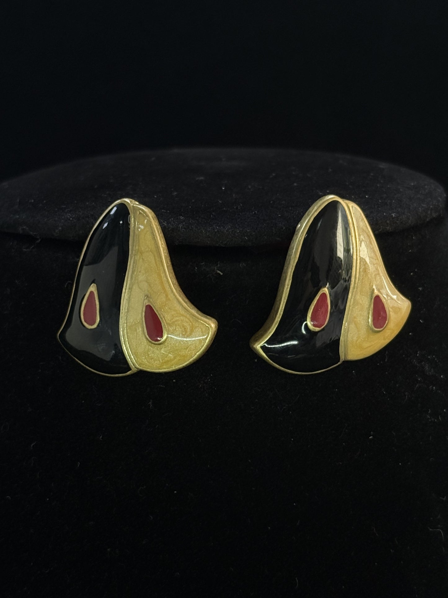 Vintage Black Art Glass & Monet-Inspired Enamel Leaf Jewelry Set – Earrings & Clavicle Necklace
