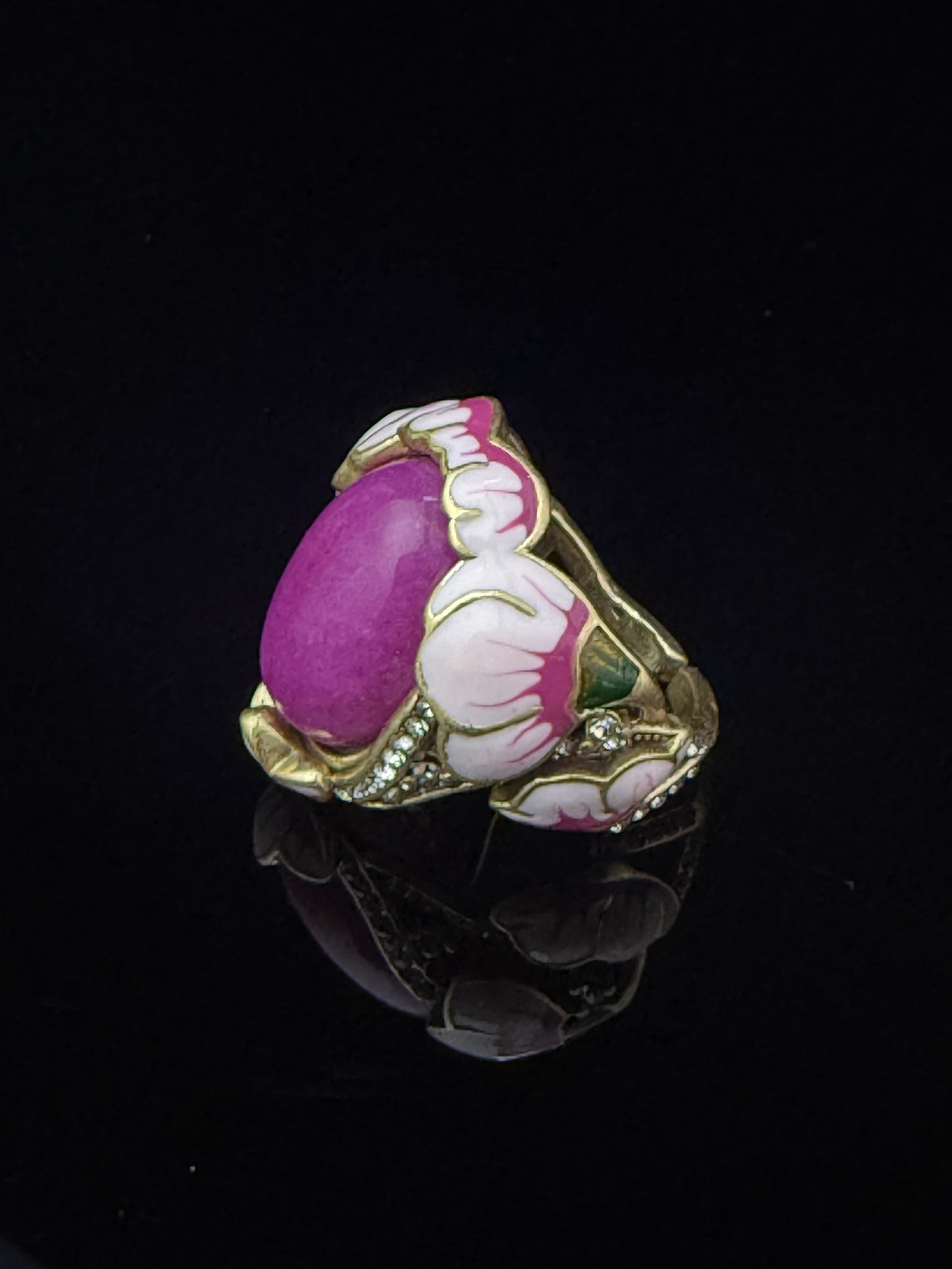 Vintage Retro Heavy-Crafted Gold-Plated Open Ring with Pink Natural Stone & Enamel Flower Design