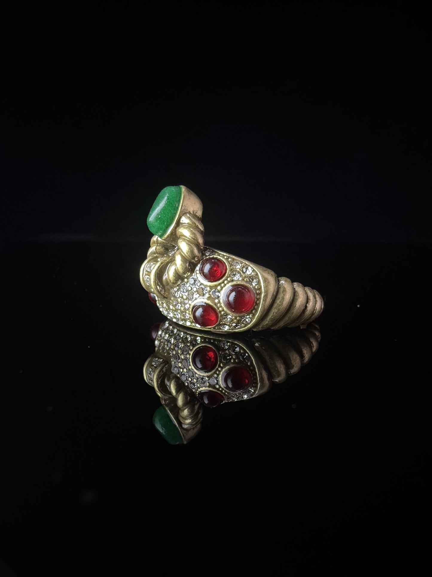 Vintage Retro Heavy-Crafted Gold-Plated Green Agate & Cabochon Red Glass Inlaid Open Ring