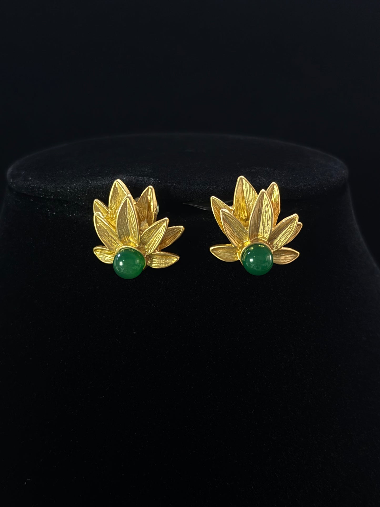 Vintage Heavy Craft Gold-Plated Copper Floral Petal & Green Chalcedony Earrings & Necklace Set