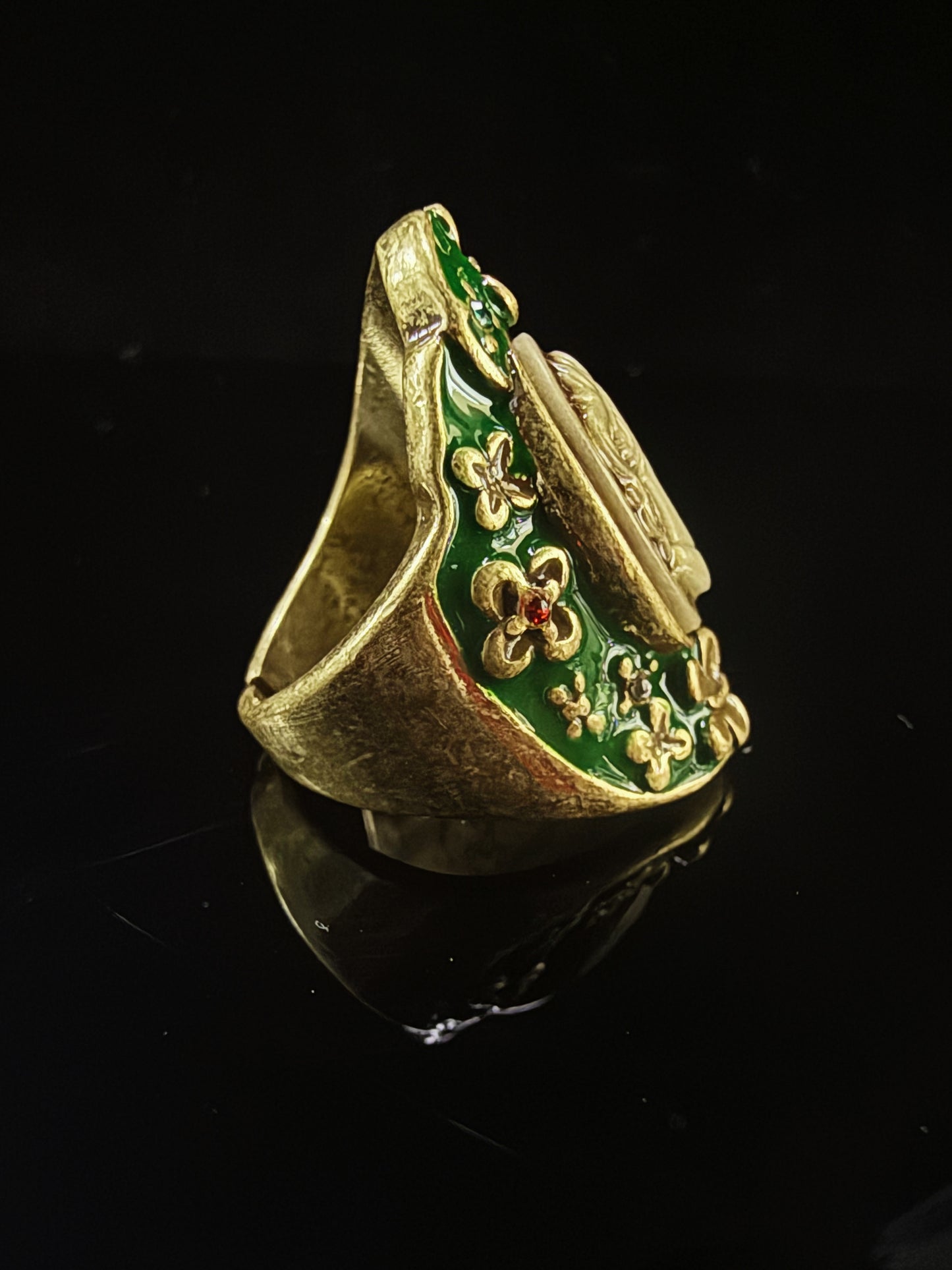 Vintage Baroque Heavy-Craft 18K Gold-Plated Brass Cameo Open Ring