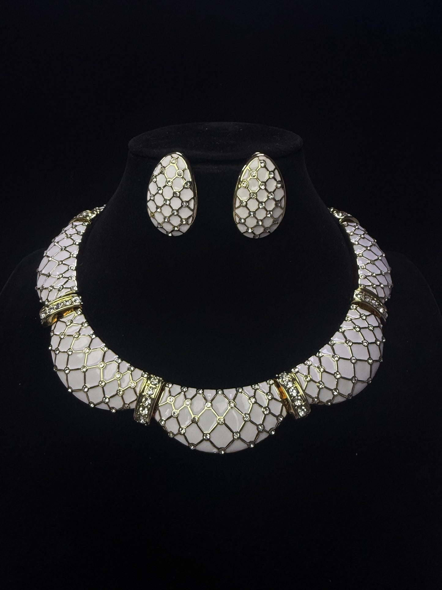 Vintage Baroque Heavy Luxury Palace Style Gold-Plated White Enamel Grid Choker & Earrings Necklace Set