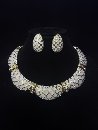 Vintage Baroque Heavy Luxury Palace Style Gold-Plated White Enamel Grid Choker & Earrings Necklace Set