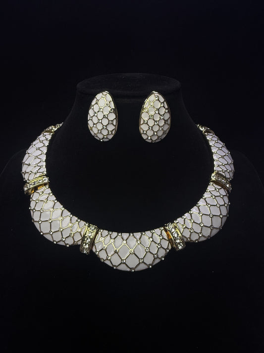 Vintage Baroque Heavy Luxury Palace Style Gold-Plated White Enamel Grid Choker & Earrings Necklace Set