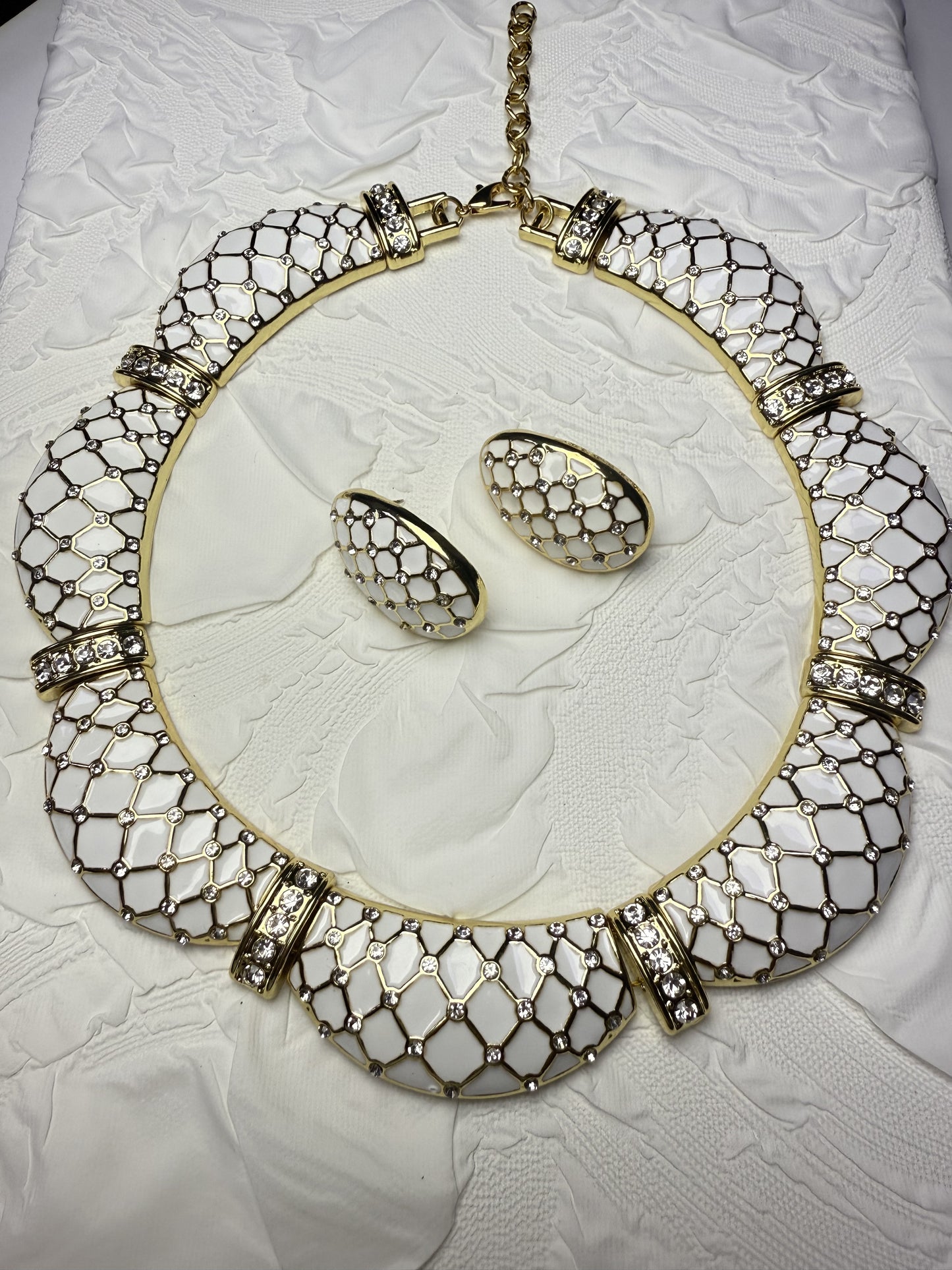 Vintage Baroque Heavy Luxury Palace Style Gold-Plated White Enamel Grid Choker & Earrings Necklace Set
