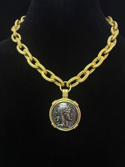 Vintage Gold-Plated Coin Portrait Pendant Necklace – Retro Chic Statement Jewelry