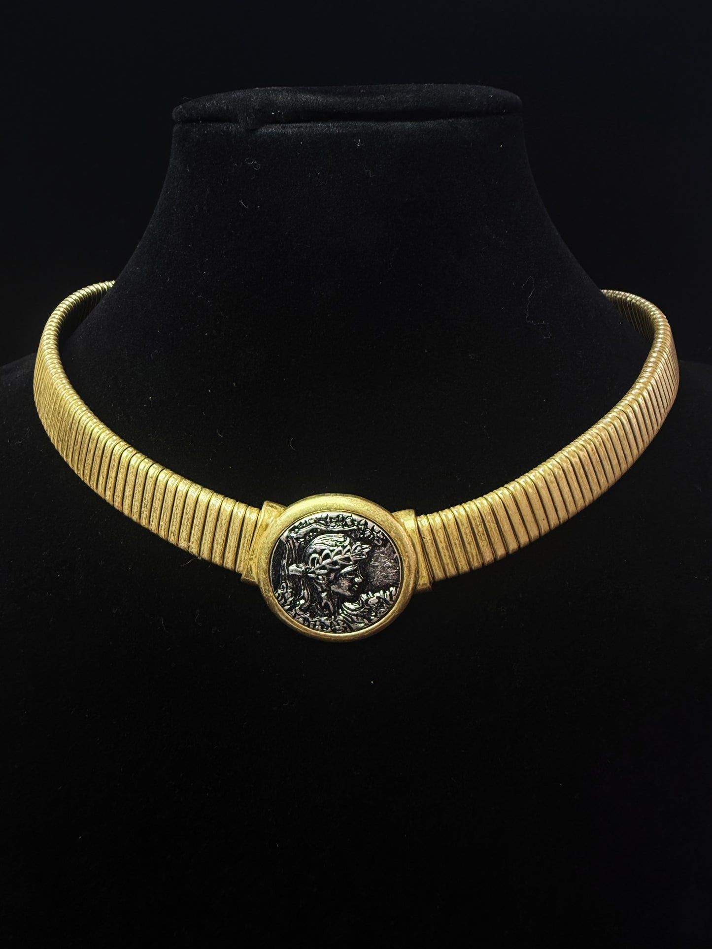 Vintage Gold Coin Portrait Collar Necklace – Elegant Socialite-Inspired Statement Jewelry