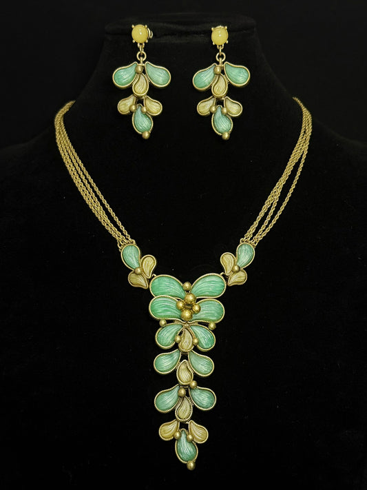 Vintage European Palace Style Gold-Plated Petal Tassel Necklace & Earring Set in Light Green
