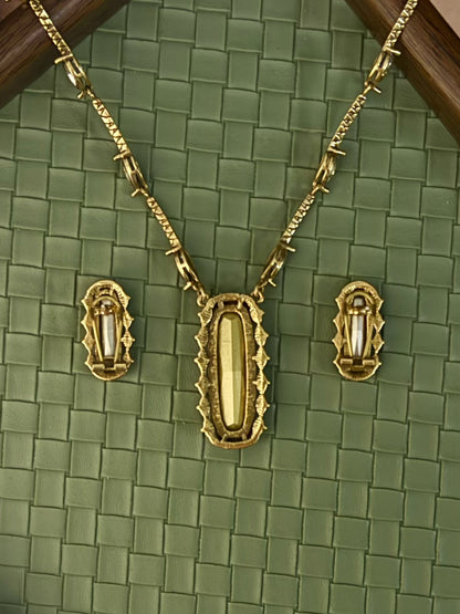 Vintage Gold-Plated Brass Green Rhinestone-Encrusted Earrings & Necklace Set