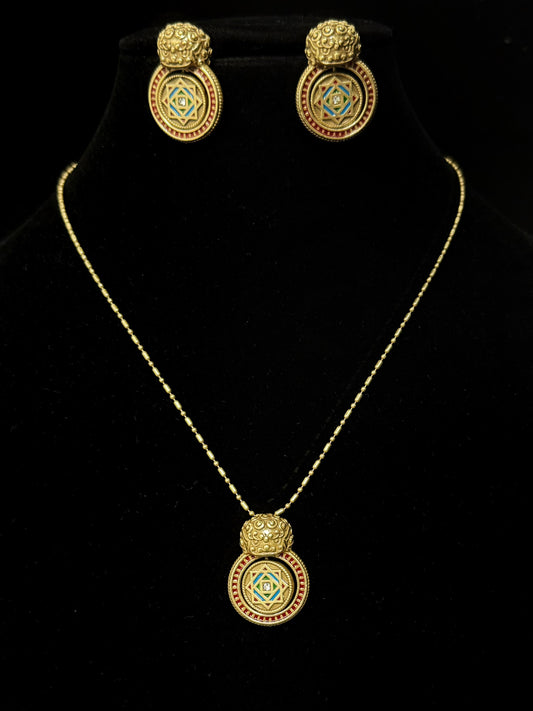 Vintage Embossed Guardian Lion Jewelry Set – Rotatable Zircon Pendant Necklace & Stud Earrings
