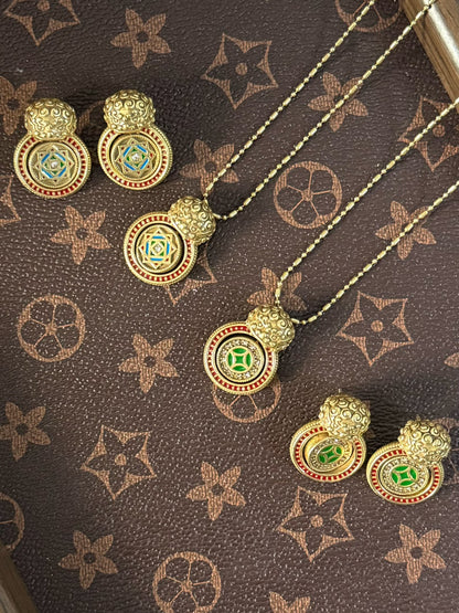 Vintage Embossed Guardian Lion Jewelry Set – Rotatable Zircon Pendant Necklace & Stud Earrings