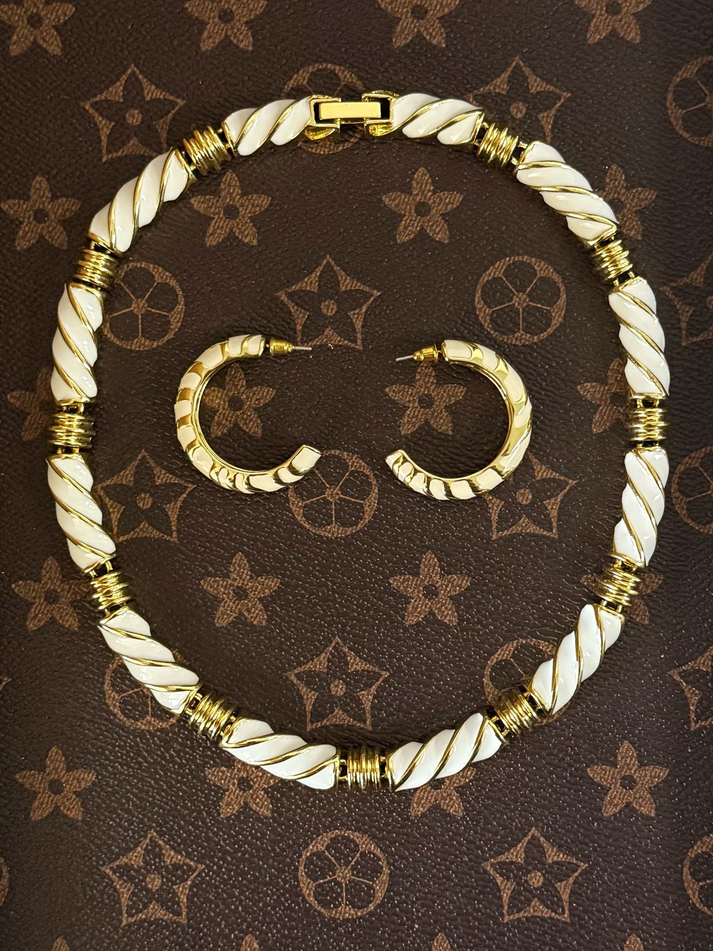 Vintage Minimalist White Enamel Choker & Stud Earrings Set – Gold-Plated Copper, 43cm Length