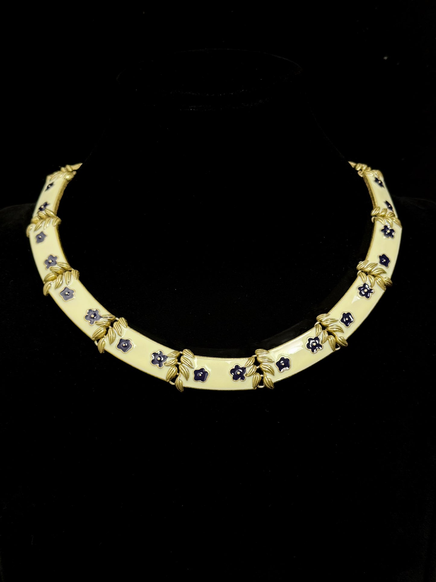Spring Floral Cream Enamel Choker Necklace - Vintage Gold-Plated Elegance