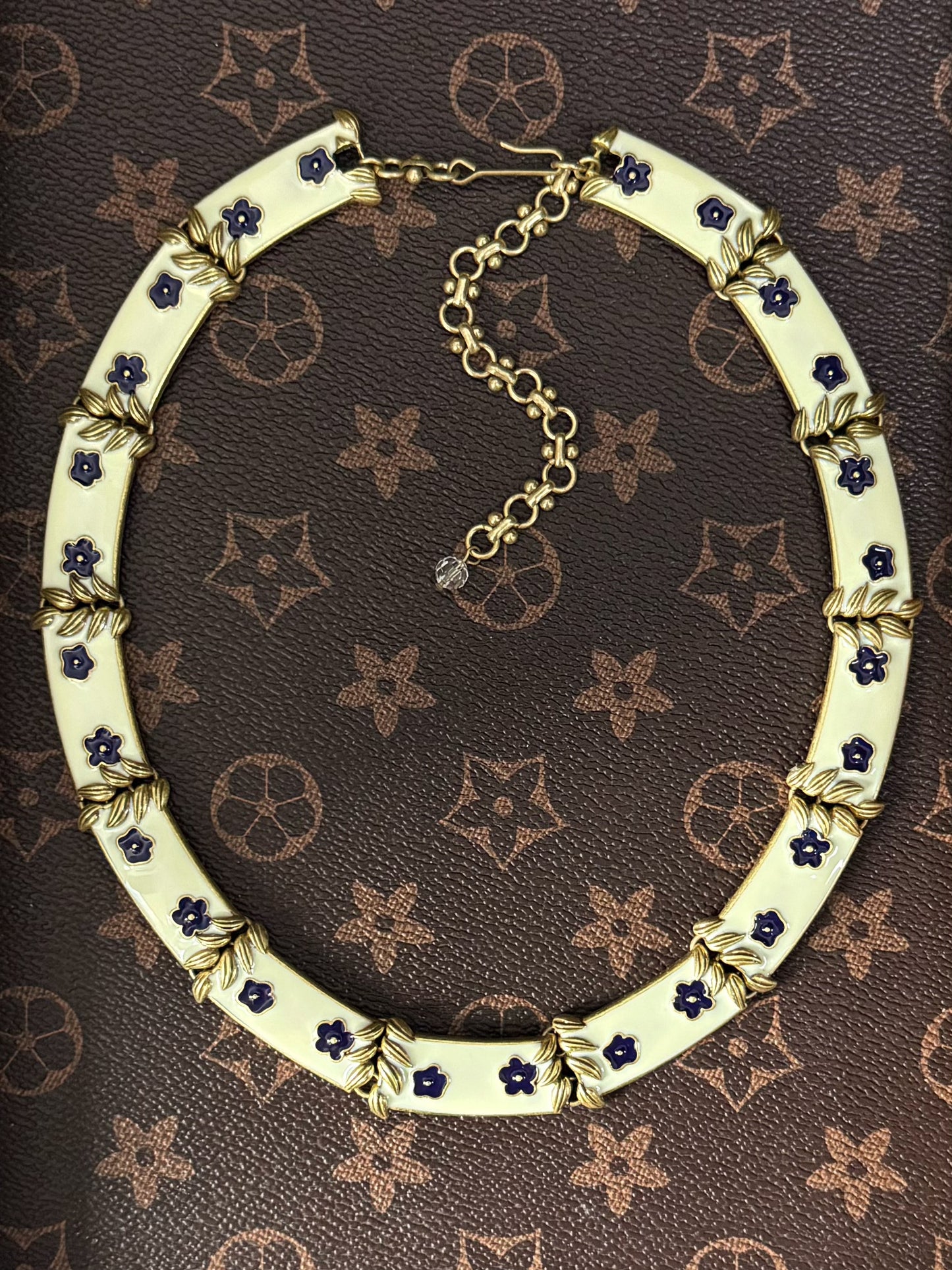 Spring Floral Cream Enamel Choker Necklace - Vintage Gold-Plated Elegance
