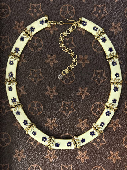 Spring Floral Cream Enamel Choker Necklace - Vintage Gold-Plated Elegance