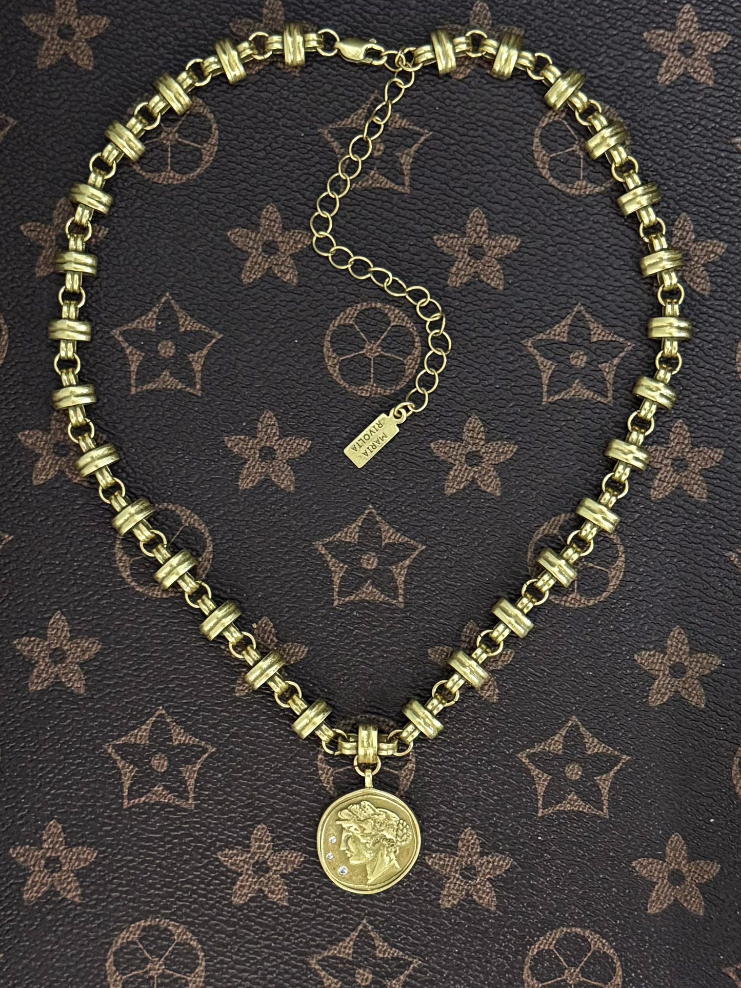 Artistic Vintage Coin Portrait Pendant Necklace – Gold-Plated Copper Design
