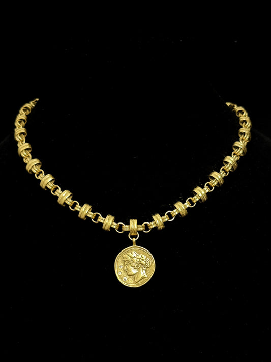 Artistic Vintage Coin Portrait Pendant Necklace – Gold-Plated Copper Design