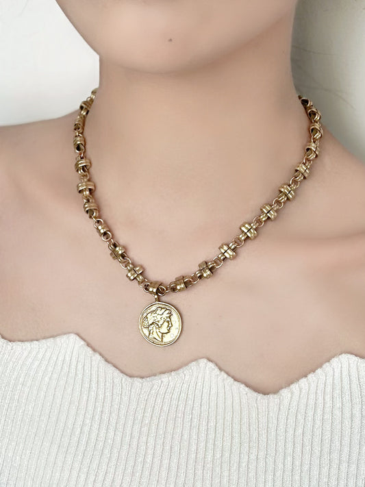 Artistic Vintage Coin Portrait Pendant Necklace – Gold-Plated Copper Design