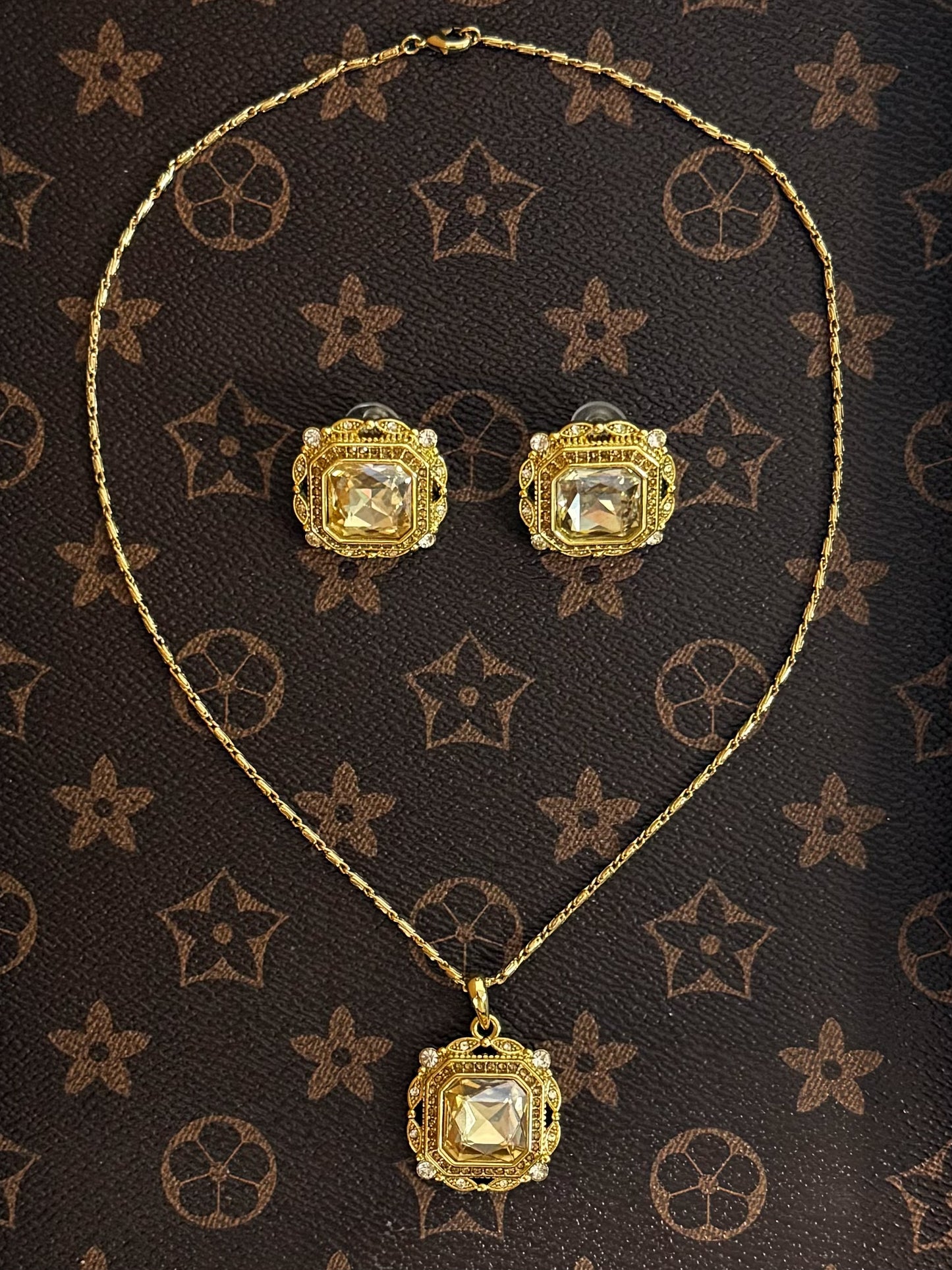 Vintage Luxury Sugar-Cut Zircon Pendant Necklace & Earrings Set – Gold-Plated Copper