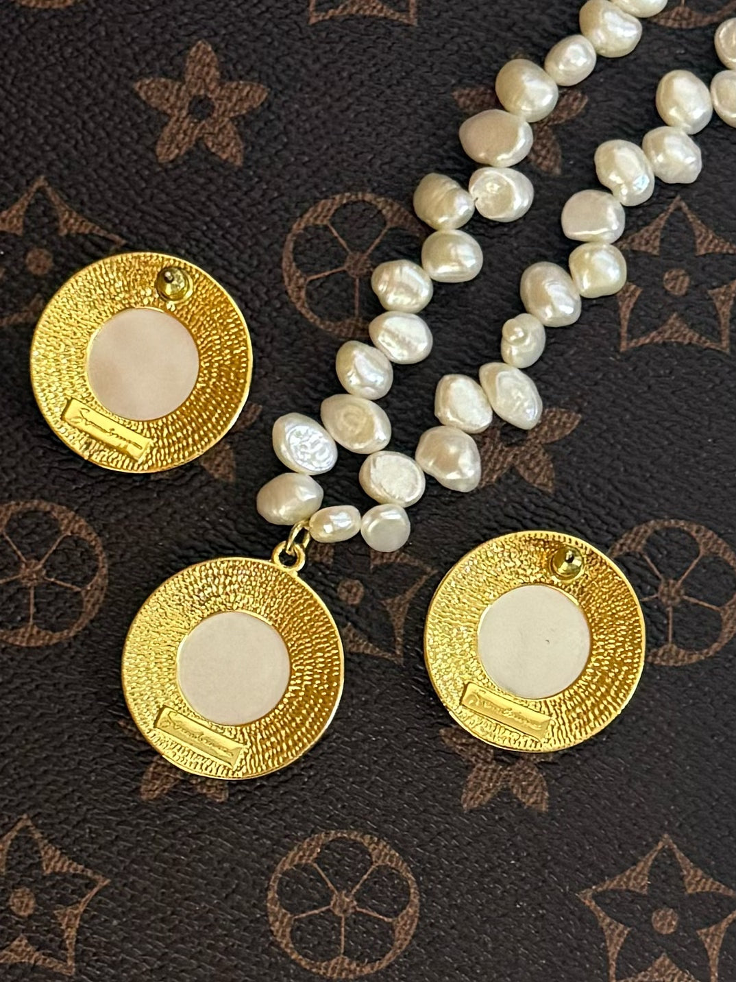 Vintage Baroque Pearl & Coin Pendant Jewelry Set – Asymmetrical Pearl Necklace, Gold-Plated Coin Necklace & Earrings