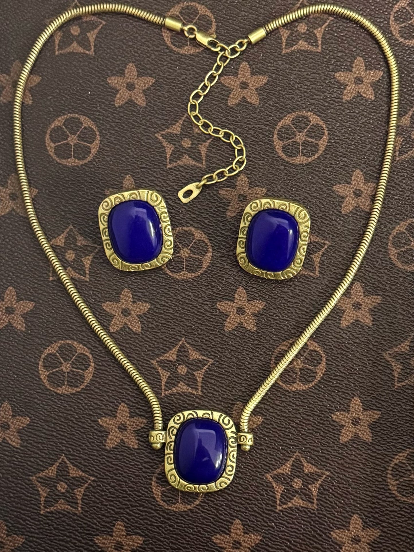 Vintage Elegance Lapis Lazuli Cube Pendant Necklace & Earrings Set – Gold-Plated Minimalist Jewelry