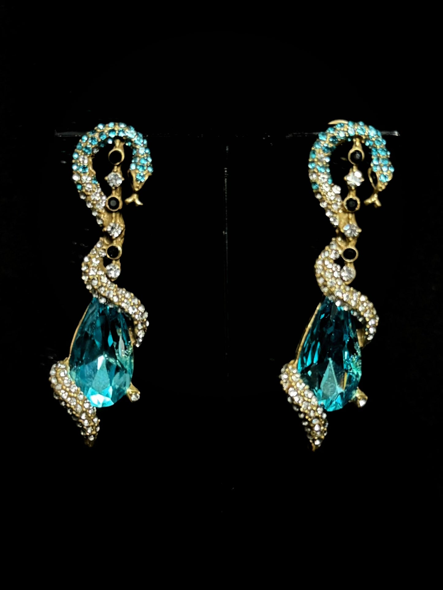 High-End Vintage Gold-Plated Snake Stud Earrings with Blue Rhinestones and Full Zircon Inlay