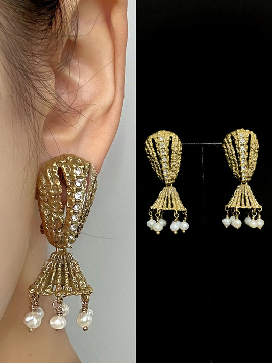 Retro Heavy Craftsmanship Copper-Plated Gold Rhinestone and Freshwater Pearl Tassel Earrings