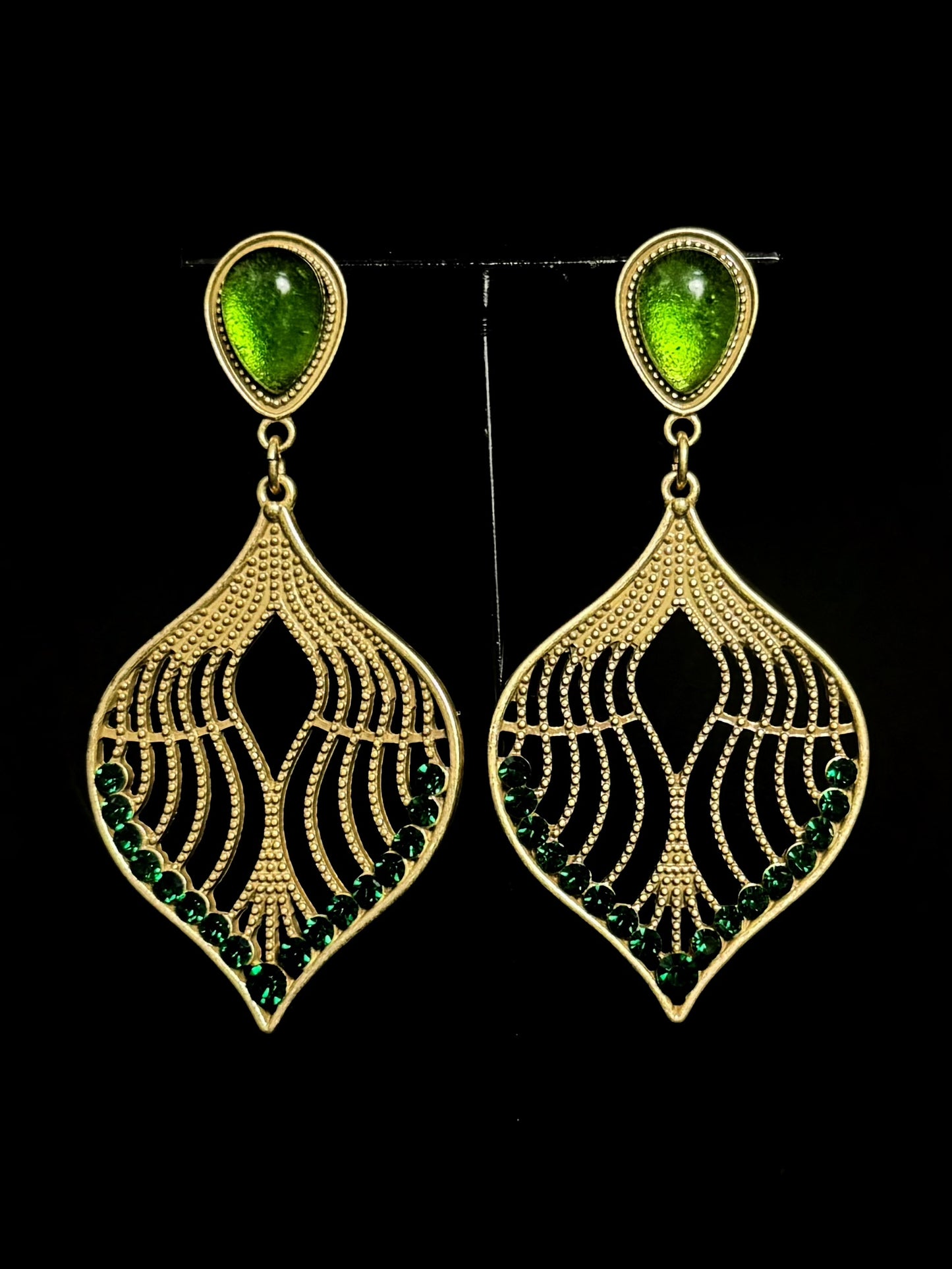 Vintage Baroque Green Gemstone Teardrop Earrings – Hollow Out Gold-Plated Statement Studs