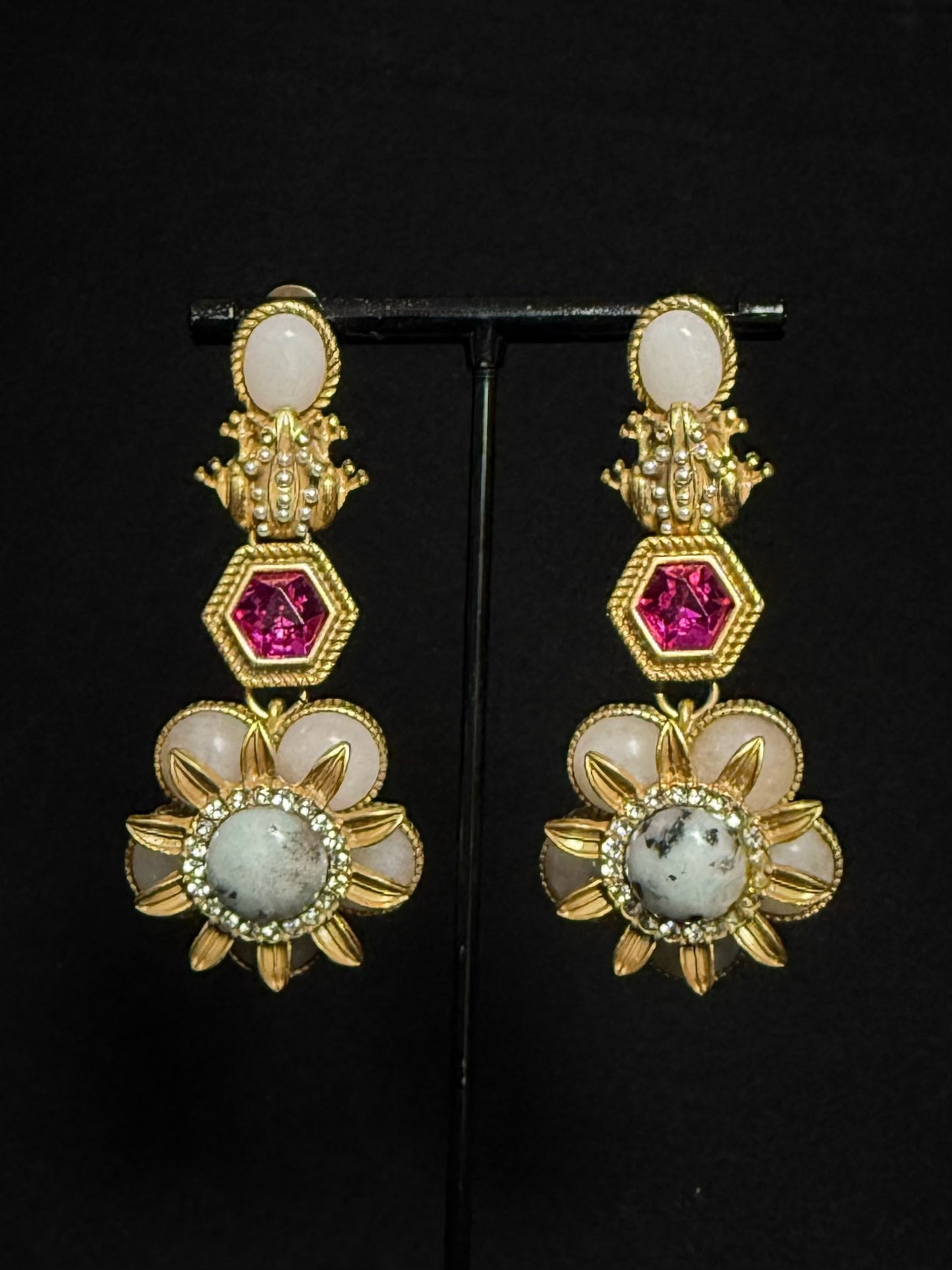 Vintage Gold-Plated Frog & Flower Drop Earrings with Natural Stone – Retro Statement Jewelry