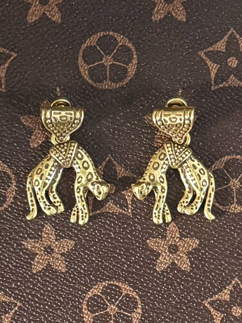 Vintage Heavywork Gold-Plated Engraved Cheetah Pendant Stud Earrings – Unique Statement Jewelry