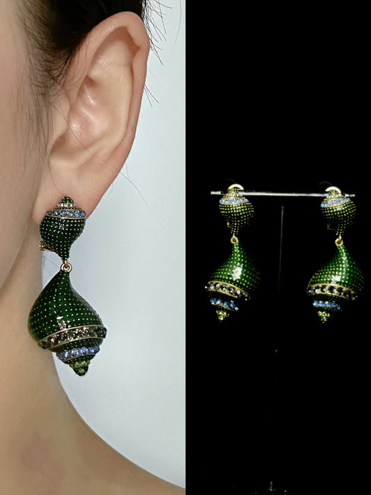 Vintage Heavywork Niche Copper Gold-Plated Green Enamel Seashell Stud Earrings with Full Zircon