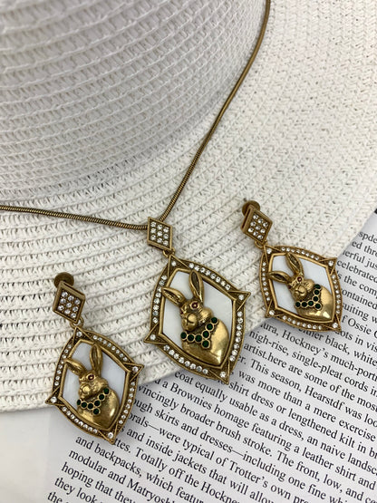 Vintage Gold-Plated Copper Jewelry Set with Natural Mother-of-Pearl Rabbit Pendant