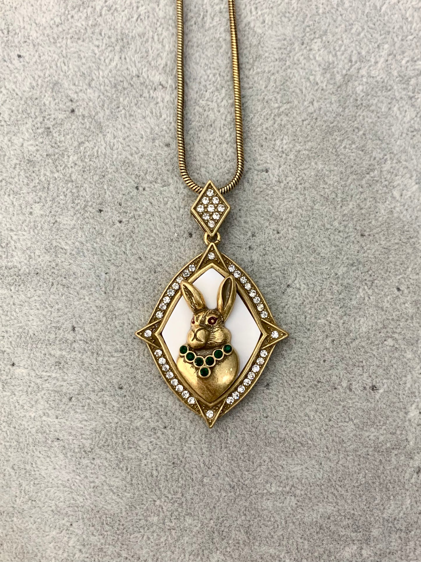 Vintage Gold-Plated Copper Jewelry Set with Natural Mother-of-Pearl Rabbit Pendant