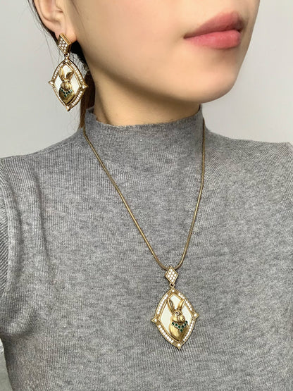 Vintage Gold-Plated Copper Jewelry Set with Natural Mother-of-Pearl Rabbit Pendant