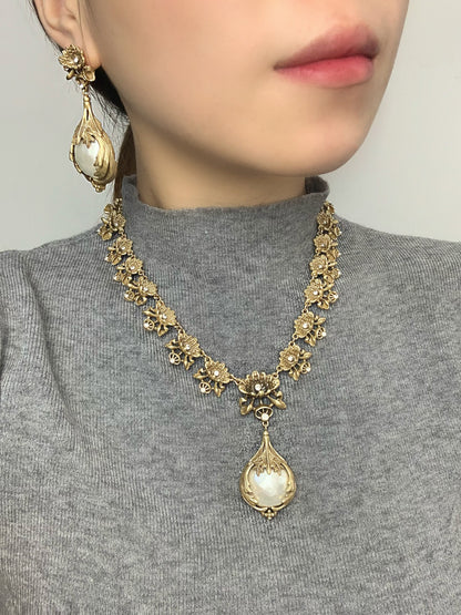 Royal-Inspired Two-Piece Necklace Set: Carved Floral Bud and Pearl Design