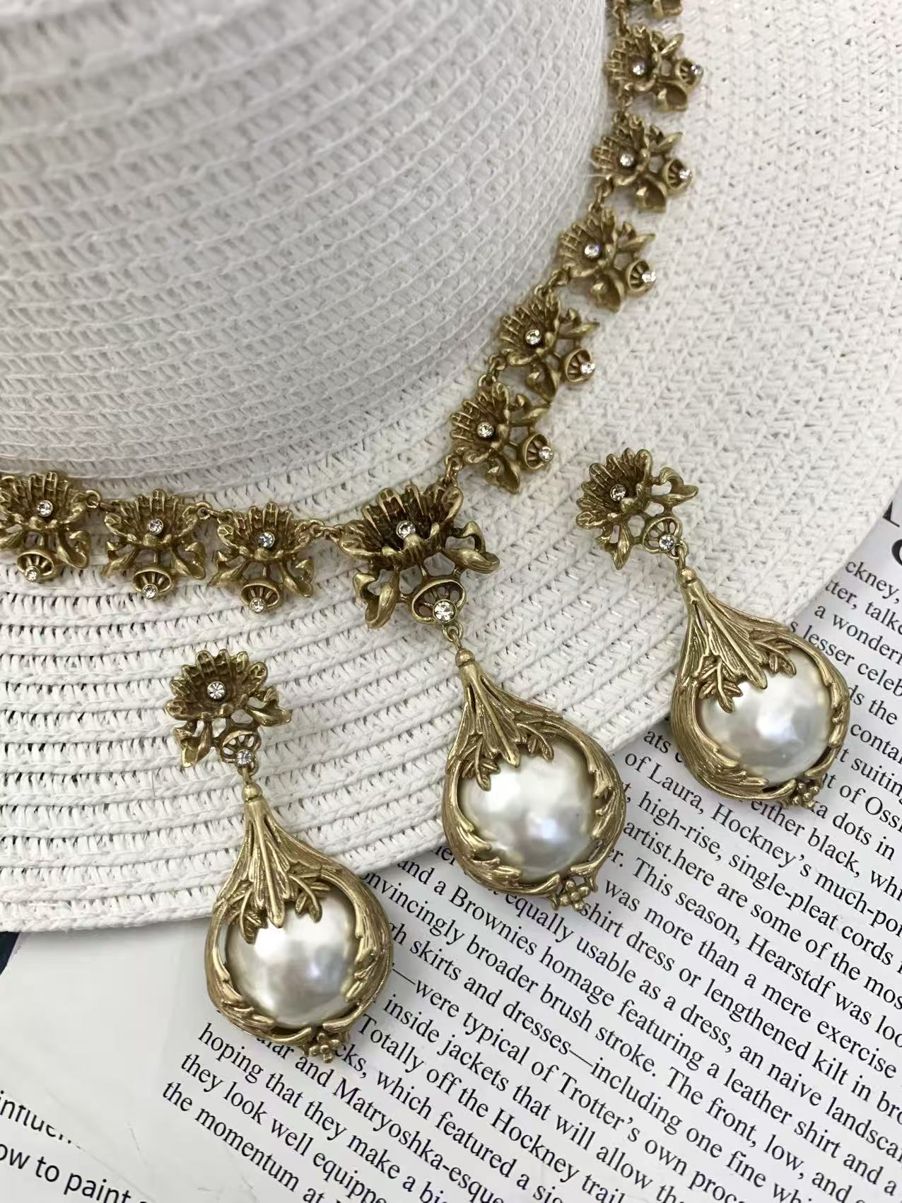 Royal-Inspired Two-Piece Necklace Set: Carved Floral Bud and Pearl Design