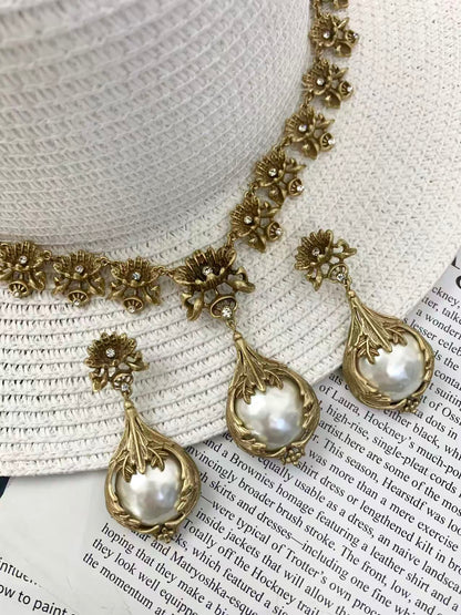 Royal-Inspired Two-Piece Necklace Set: Carved Floral Bud and Pearl Design