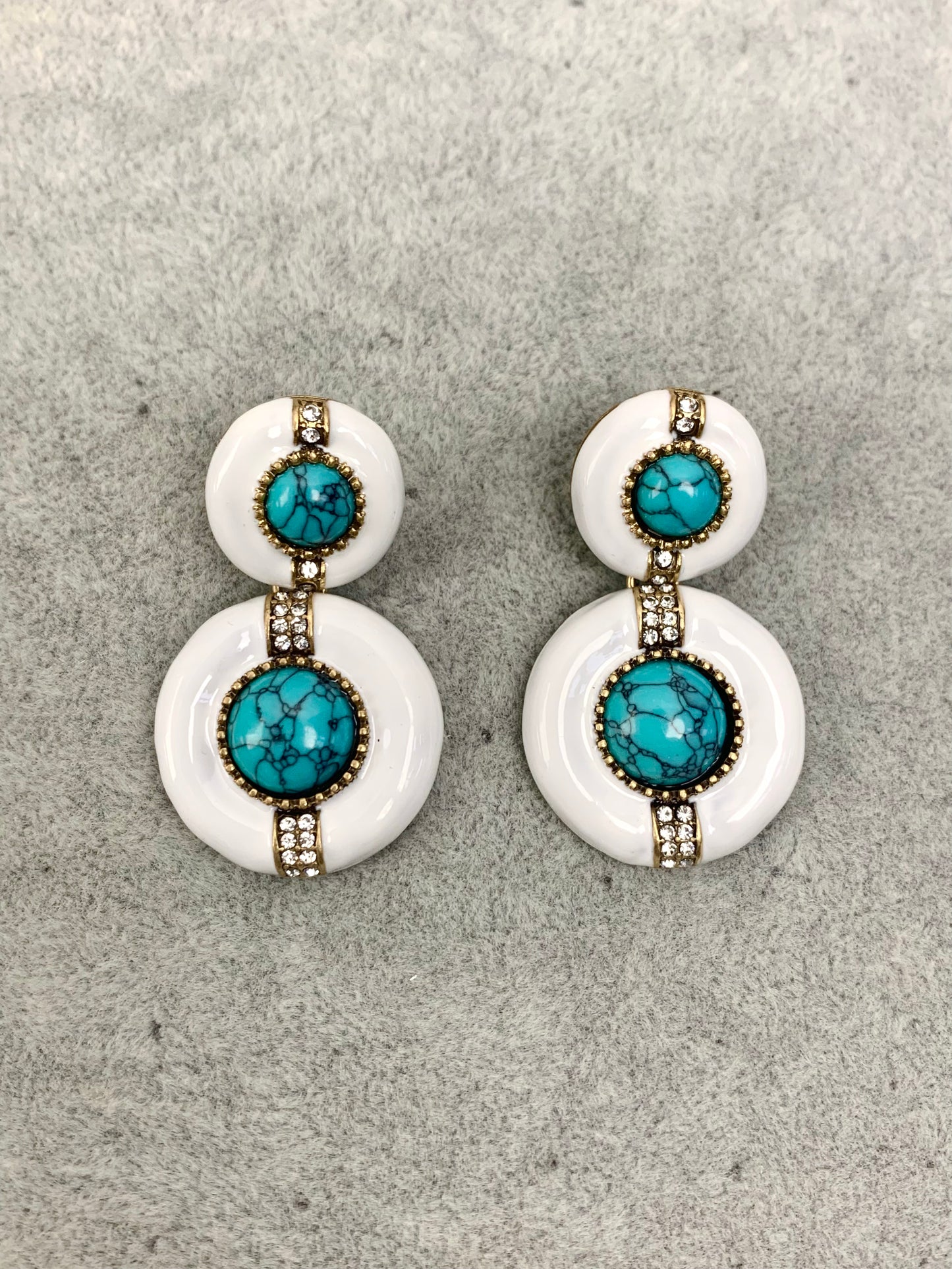 Vintage Cream-Toned Circular Pendant Necklace & Earrings Set with Turquoise Inlay