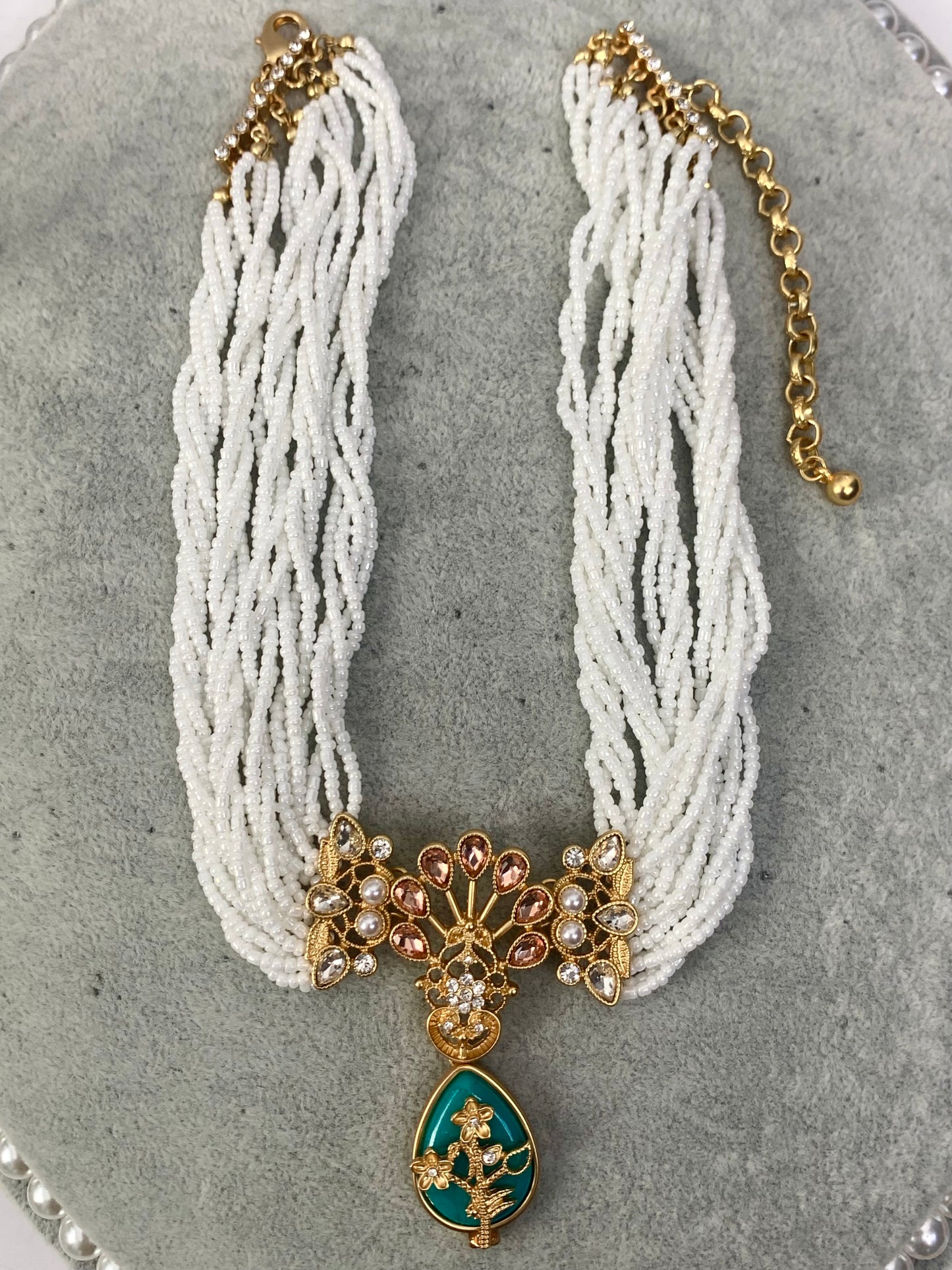 Royal-Inspired Multi-Strand Jewelry Set: Delicate Glass Bead Chains with Gold-Plated Floral Motifs